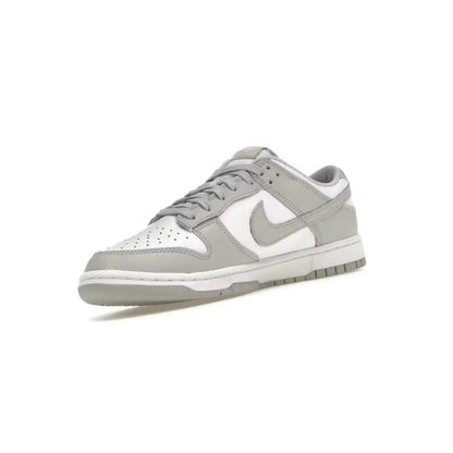 Baskets Dunk Low basse coloris gris brouillard - JIRISU 